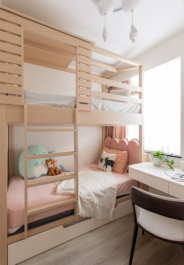 Right vertical image 3